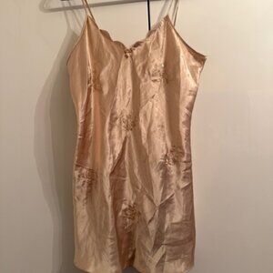 Short satin gown, gold color size 8/10 (sleepwear)